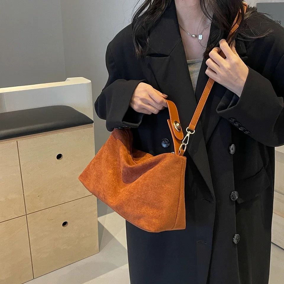 Bolsa Feminina de Camurça Safira SF618