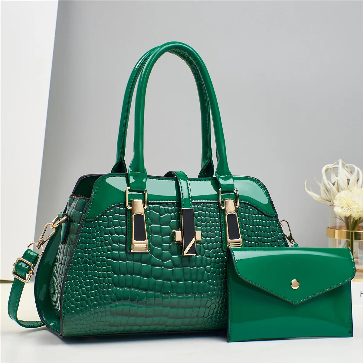 Kit com Bolsa e Carteira em Couro Legítimo Safira SF573