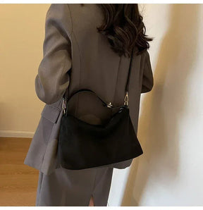 Bolsa Feminina de Camurça Safira SF618