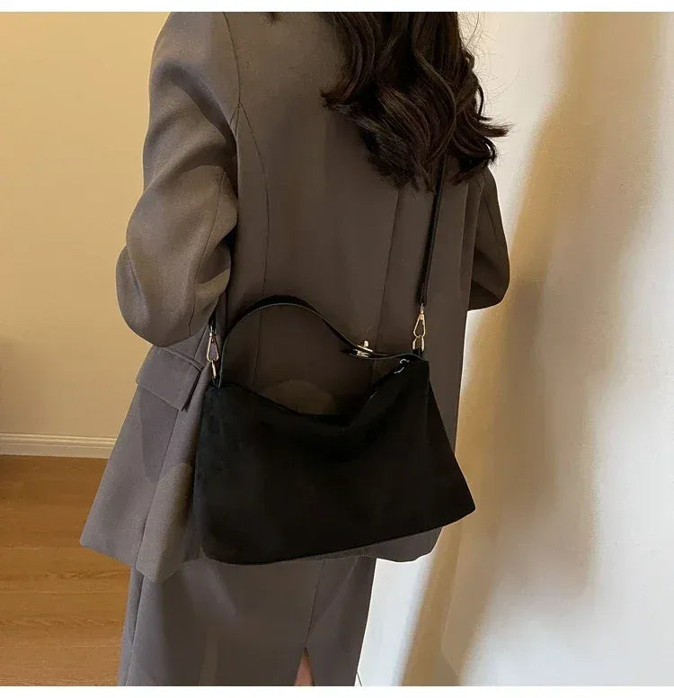 Bolsa Feminina de Camurça Safira SF618